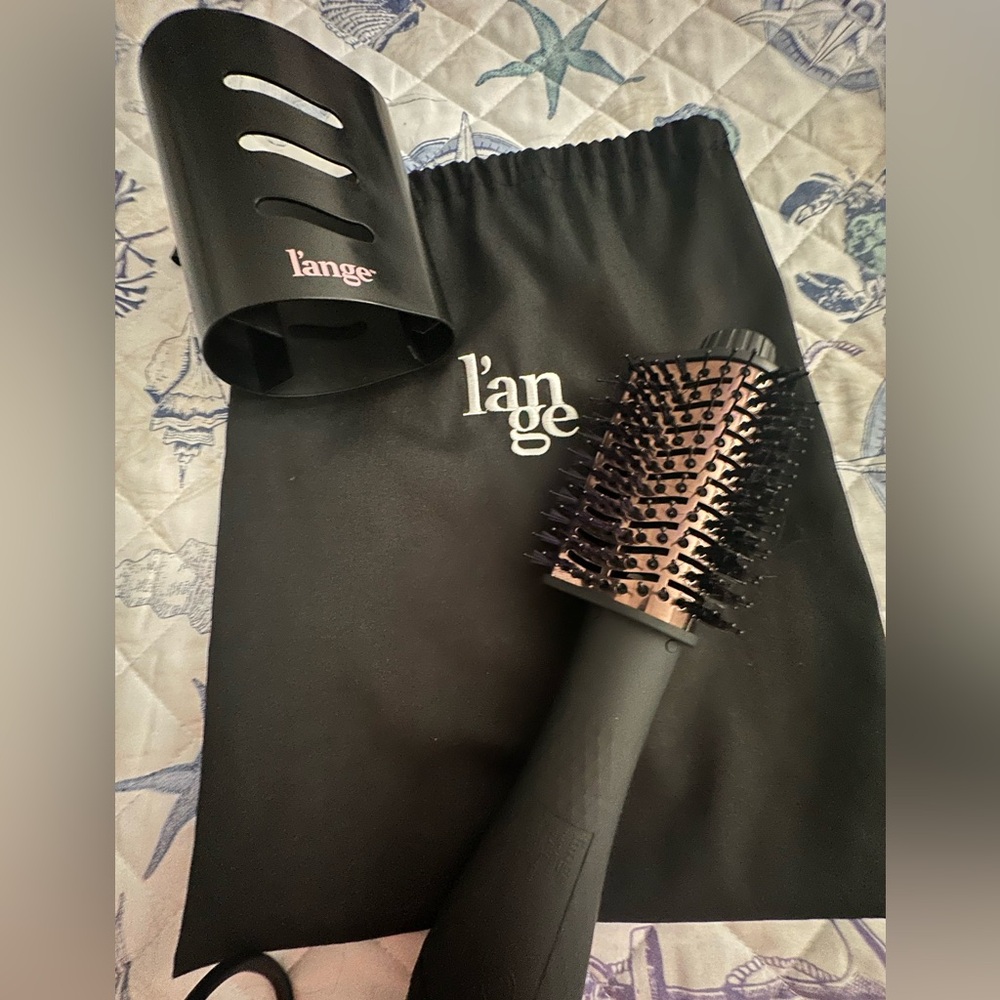 Tear drop blow dryer brush. Add lift and volume.